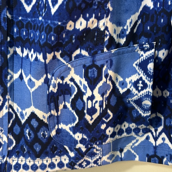 Zenergy by Chicos abstract print in blue white pattern size 2. - Picture 5 of 7